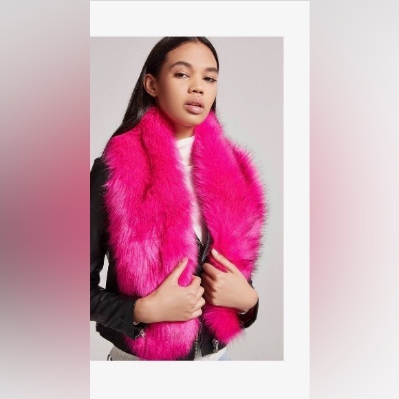 Forever 21 🩷🖤🩷Pink Black Faux Fur Scarf NWT